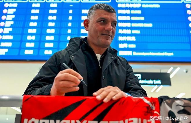 前锋改踢中后卫_前卫中场_