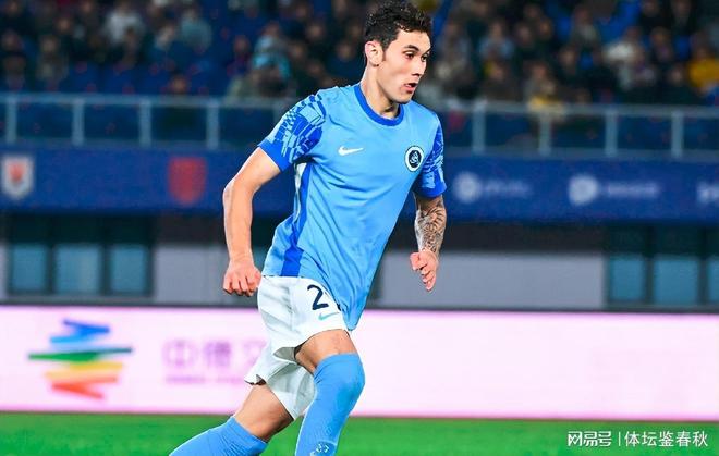 前锋改踢中后卫_前卫中场_