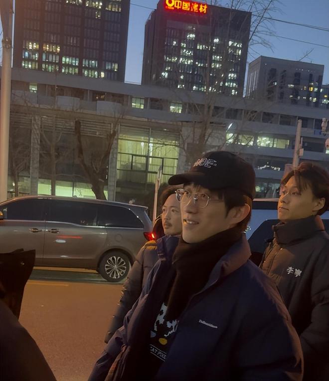 春晚的费用是谁出_央视春晚费用支出_