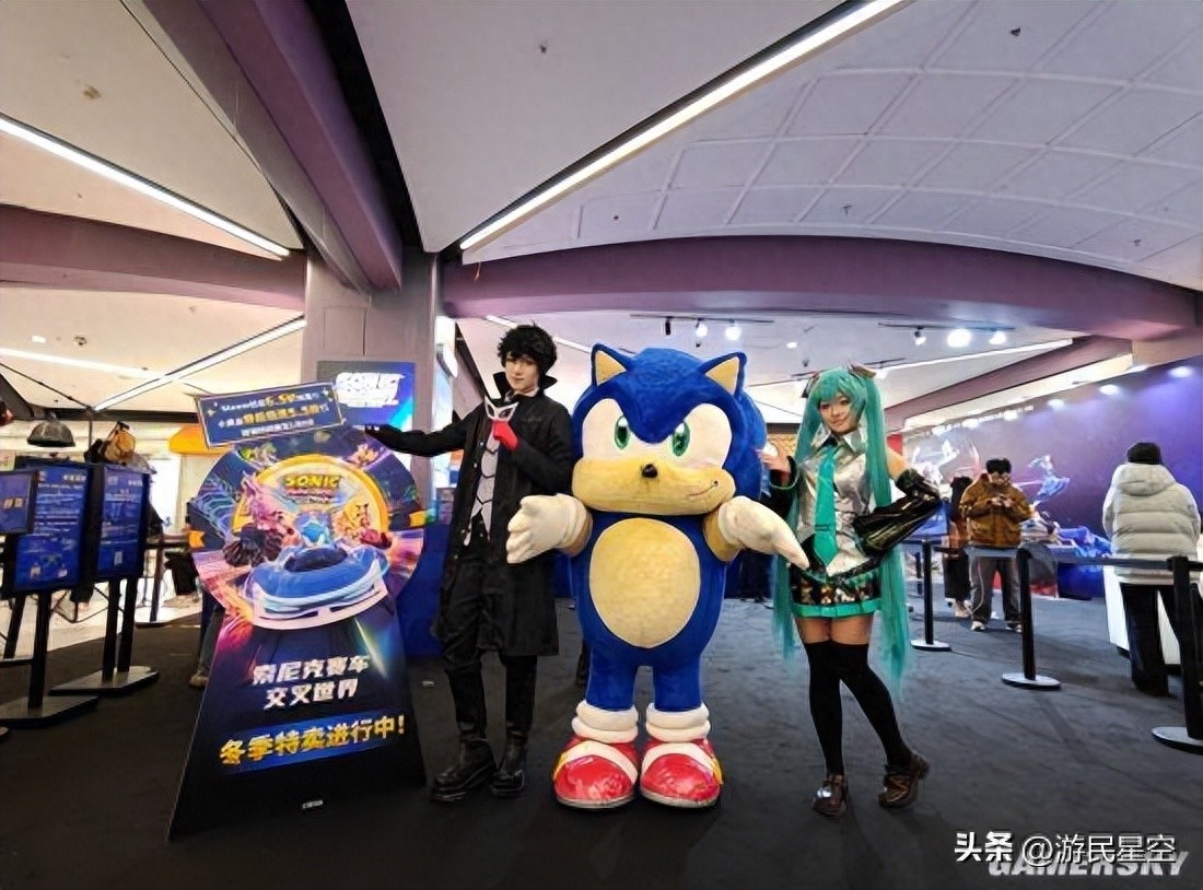 蓝色刺猬跑酷游戏__蓝色刺猬游戏