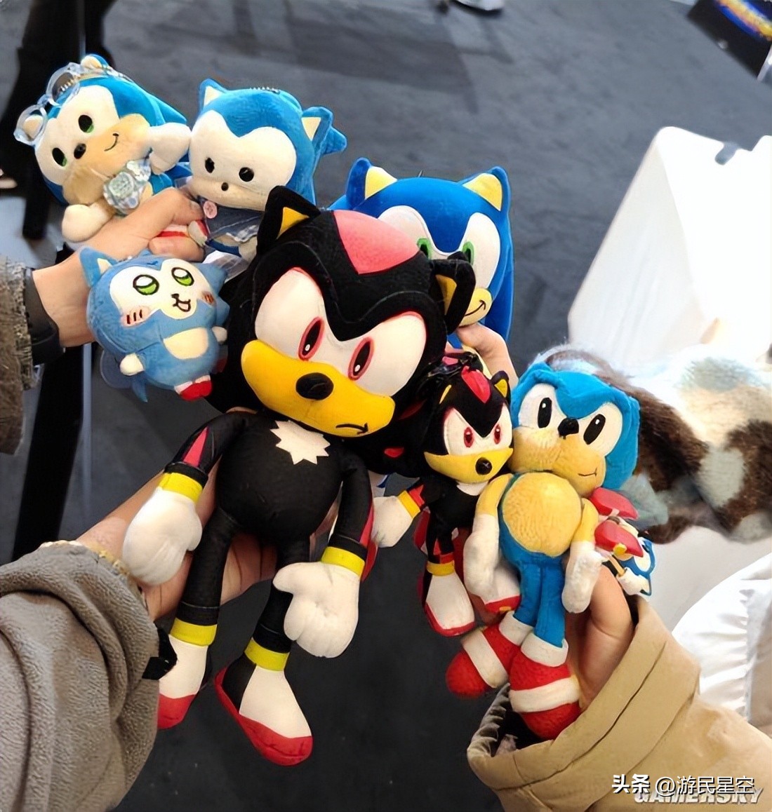 蓝色刺猬游戏_蓝色刺猬跑酷游戏_