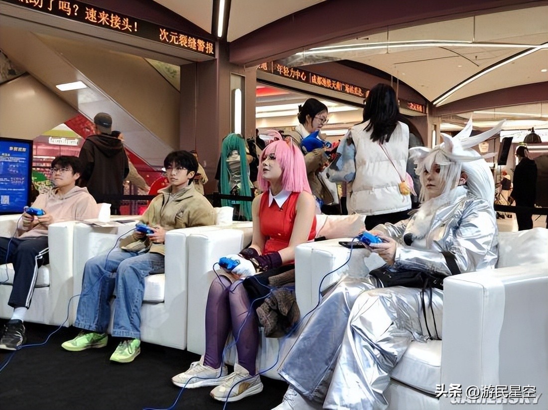 _蓝色刺猬游戏_蓝色刺猬跑酷游戏