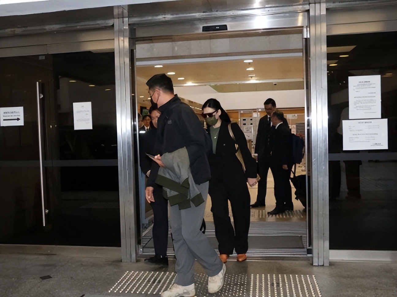 张柏芝遭前经纪人伪造合同，骗千万片酬，还被威胁不听话就抹黑你__张柏芝遭前经纪人伪造合同，骗千万片酬，还被威胁不听话就抹黑你