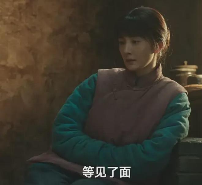 真野惠里菜趴桌子__梦见吃一桌子丰盛的菜