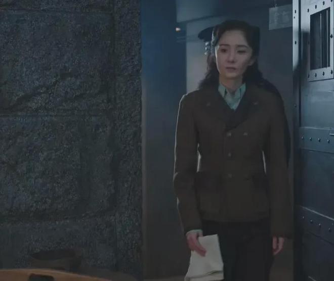 _真野惠里菜趴桌子_梦见吃一桌子丰盛的菜