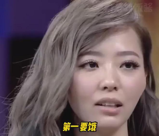 梦见吃一桌子丰盛的菜_真野惠里菜趴桌子_