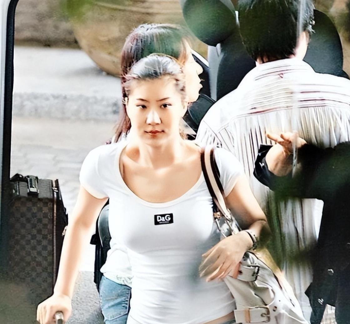 被谢贤养了12年,用青春换来2000万的Coco,已经走上了另一条大道_被谢贤养了12年,用青春换来2000万的Coco,已经走上了另一条大道_