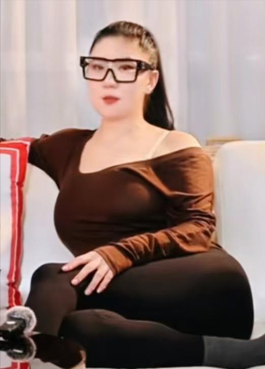 被谢贤养了12年,用青春换来2000万的Coco,已经走上了另一条大道__被谢贤养了12年,用青春换来2000万的Coco,已经走上了另一条大道