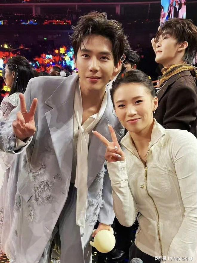 东方卫视跨年大合唱_东方卫视跨年晚会演员阵容_