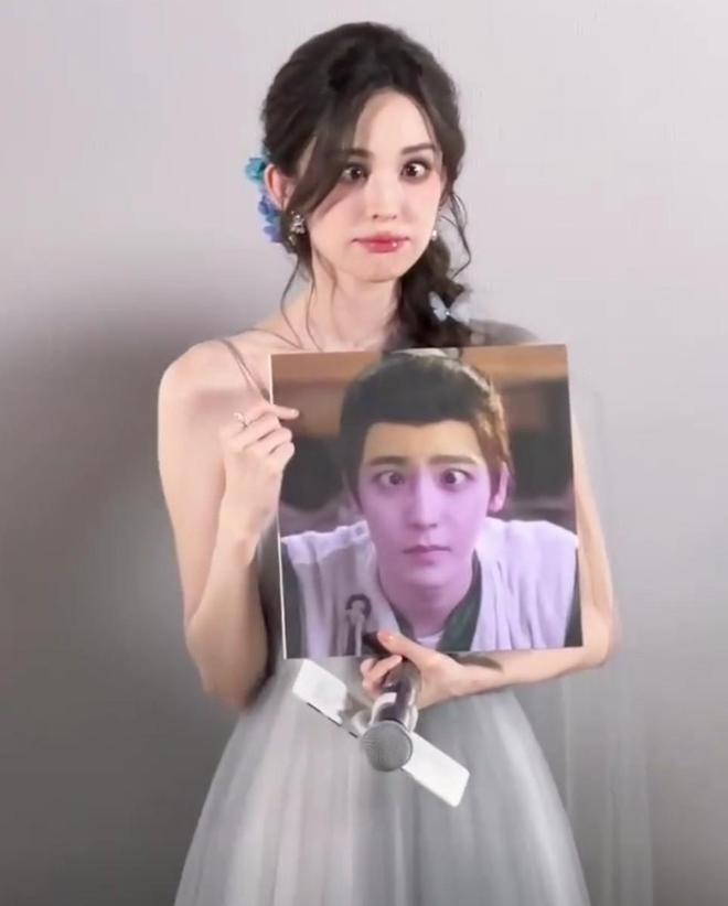 《玉茗茶骨》路演：娜扎肩带绷断，余茵被嘲像站错队小学生__《玉茗茶骨》路演：娜扎肩带绷断，余茵被嘲像站错队小学生