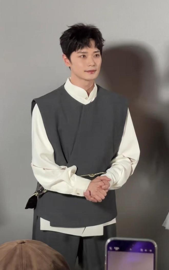 _《玉茗茶骨》路演：娜扎肩带绷断，余茵被嘲像站错队小学生_《玉茗茶骨》路演：娜扎肩带绷断，余茵被嘲像站错队小学生