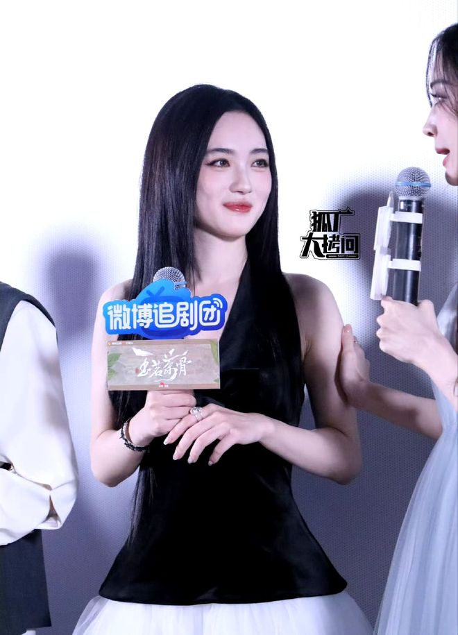 _《玉茗茶骨》路演：娜扎肩带绷断，余茵被嘲像站错队小学生_《玉茗茶骨》路演：娜扎肩带绷断，余茵被嘲像站错队小学生