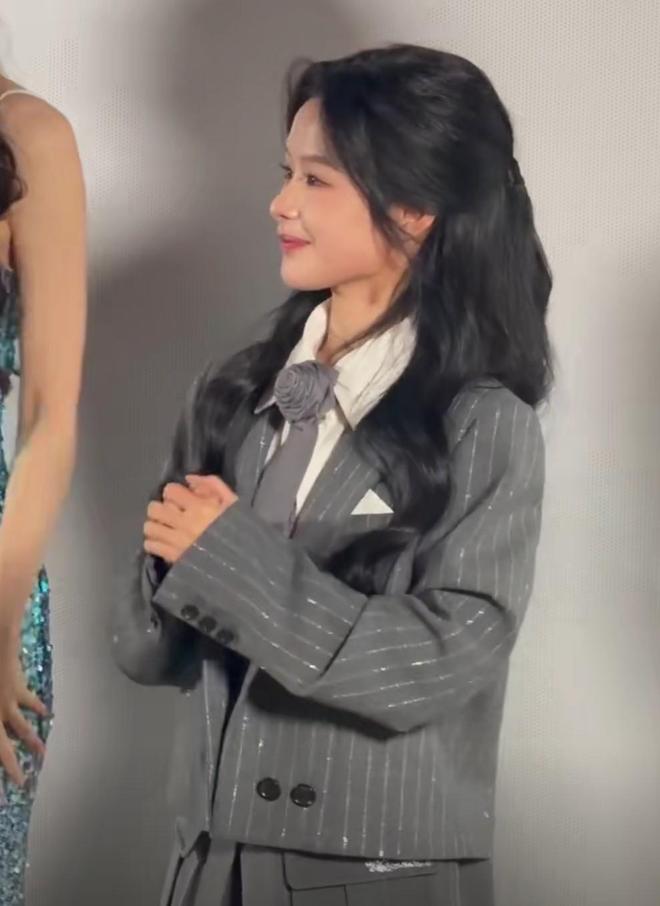 《玉茗茶骨》路演：娜扎肩带绷断，余茵被嘲像站错队小学生_《玉茗茶骨》路演：娜扎肩带绷断，余茵被嘲像站错队小学生_