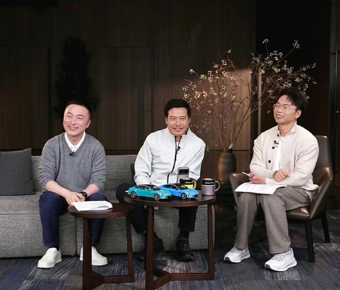 雷军回应王思聪_雷军戒指_