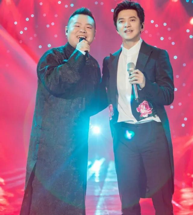 _央视春晚郭德纲_春晚郭德纲唱的什么歌