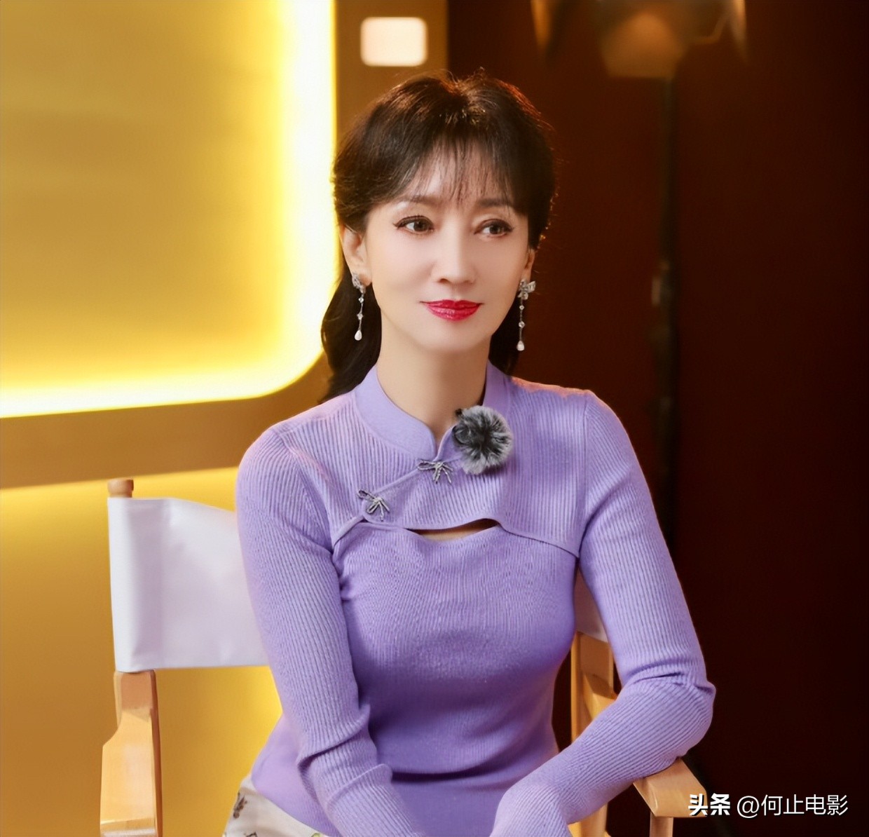 赵雅芝在敬老院探访同龄老人__赵雅芝同龄老人