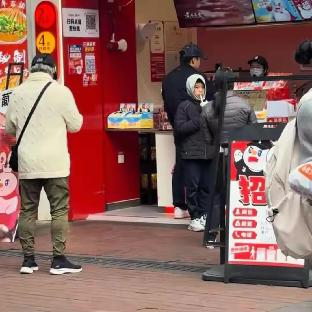 _小孩尾椎骨痛_卫生间壁龛装个门