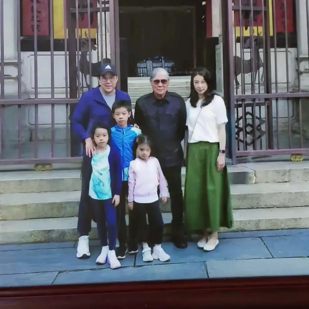 小孩尾椎骨痛_卫生间壁龛装个门_