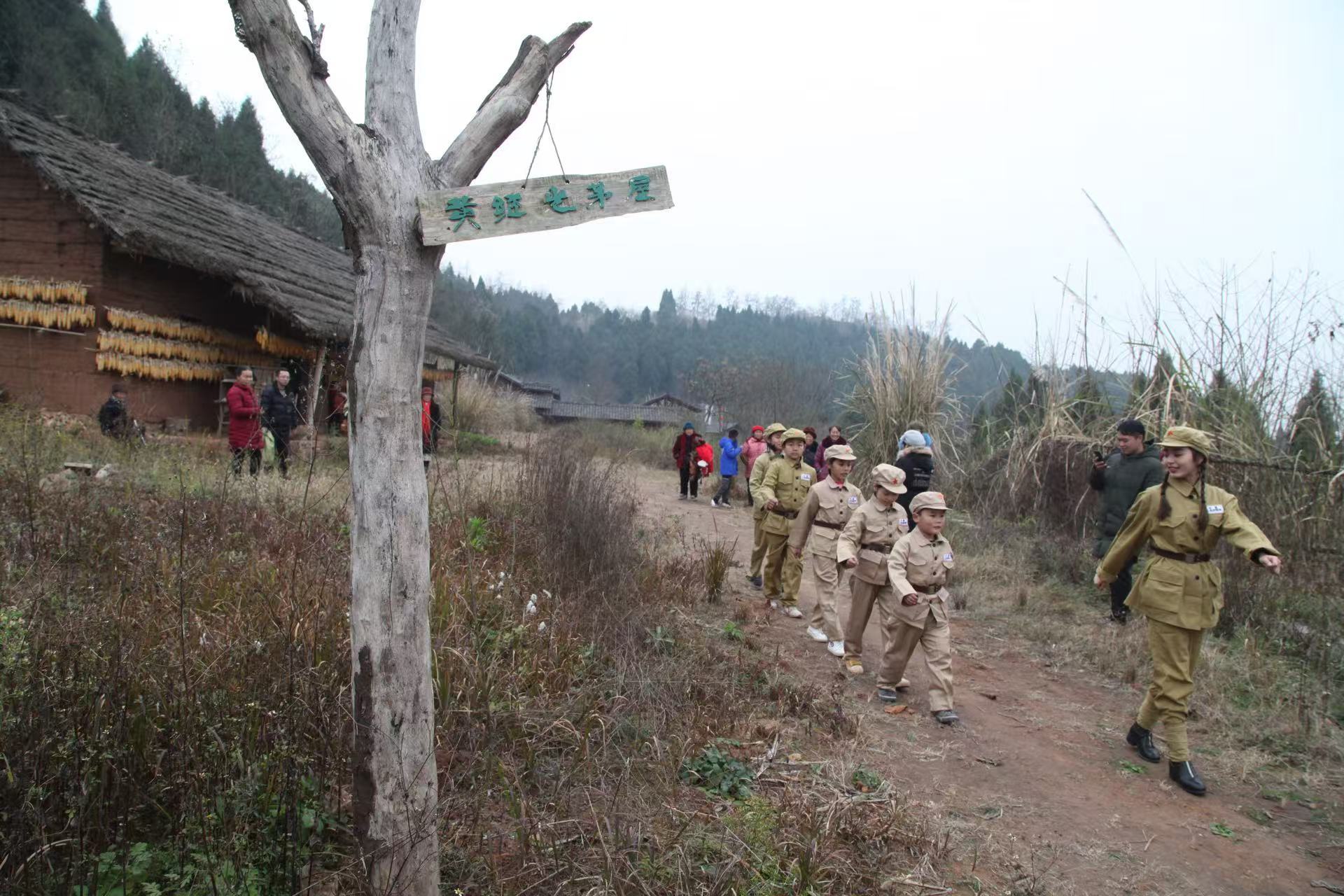 _光影铸魂致敬英雄_观影致英雄还是光影致英雄