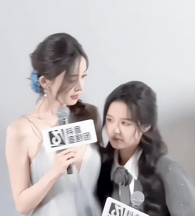 《玉茗茶骨》路演，娜扎肩带绷断，张南脸肿，余茵俏皮可爱__《玉茗茶骨》路演，娜扎肩带绷断，张南脸肿，余茵俏皮可爱