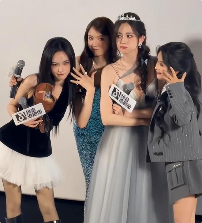 《玉茗茶骨》路演，娜扎肩带绷断，张南脸肿，余茵俏皮可爱__《玉茗茶骨》路演，娜扎肩带绷断，张南脸肿，余茵俏皮可爱