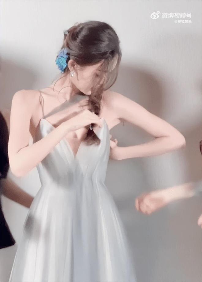 《玉茗茶骨》路演，娜扎肩带绷断，张南脸肿，余茵俏皮可爱_《玉茗茶骨》路演，娜扎肩带绷断，张南脸肿，余茵俏皮可爱_