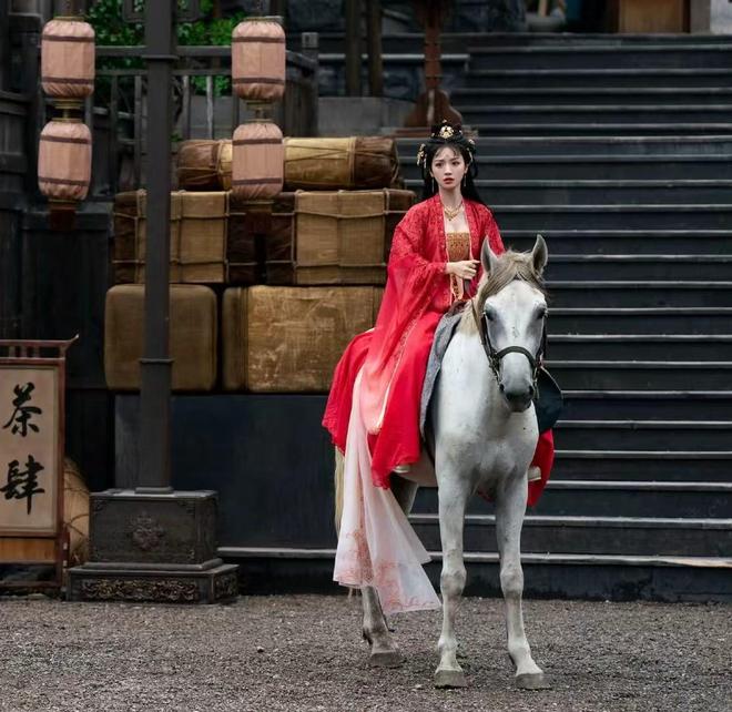 长剧收视榜：《藏海传》夺冠，《生万物》第4，《国色芳华》第6__长剧收视榜：《藏海传》夺冠，《生万物》第4，《国色芳华》第6