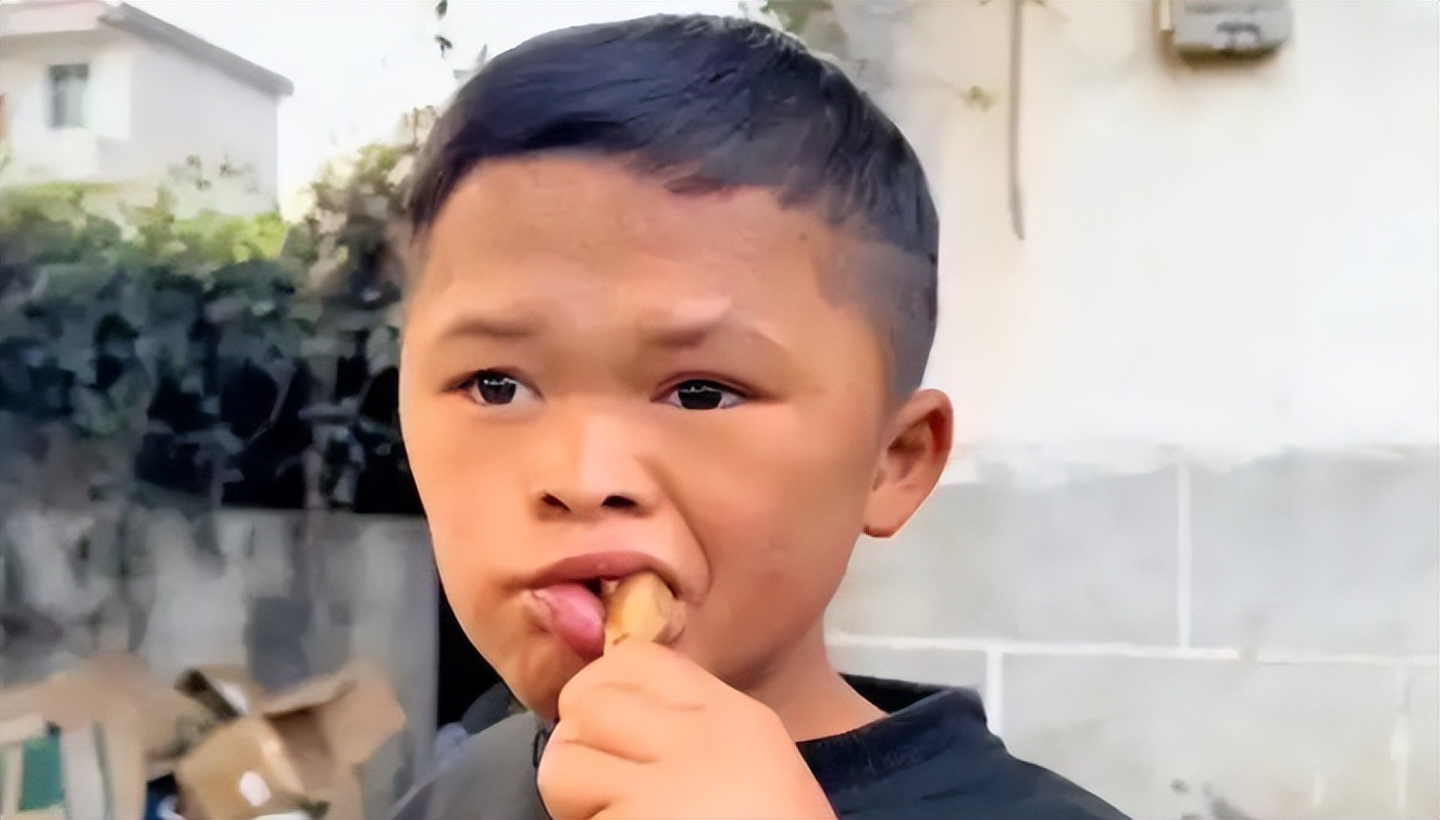 _没钱还硬装？宁夏一笑成名拒绝百万签约的小女孩，现在成了这样_没钱还硬装？宁夏一笑成名拒绝百万签约的小女孩，现在成了这样