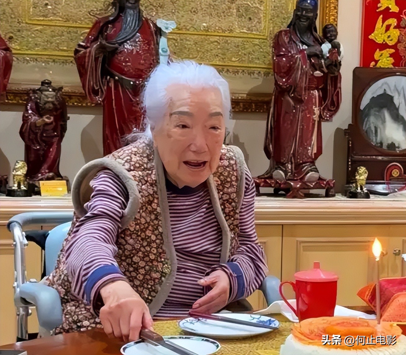 她是击败正房的小妾,将百亿资产收入囊中,年过百岁仍独揽大权_她是击败正房的小妾,将百亿资产收入囊中,年过百岁仍独揽大权_