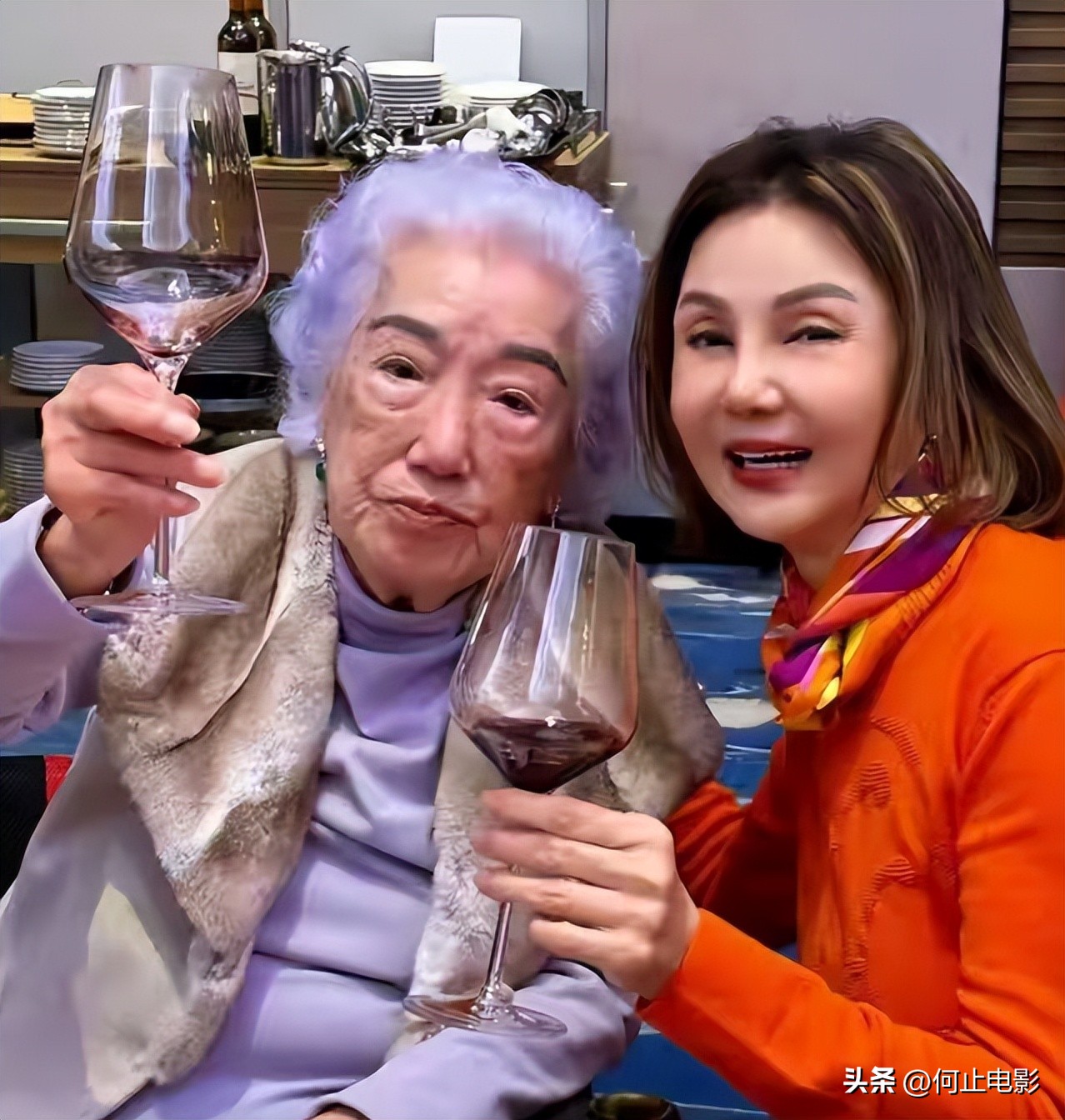 她是击败正房的小妾,将百亿资产收入囊中,年过百岁仍独揽大权_她是击败正房的小妾,将百亿资产收入囊中,年过百岁仍独揽大权_