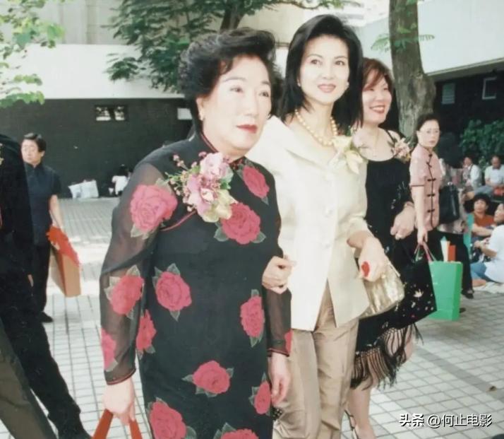 她是击败正房的小妾,将百亿资产收入囊中,年过百岁仍独揽大权_她是击败正房的小妾,将百亿资产收入囊中,年过百岁仍独揽大权_