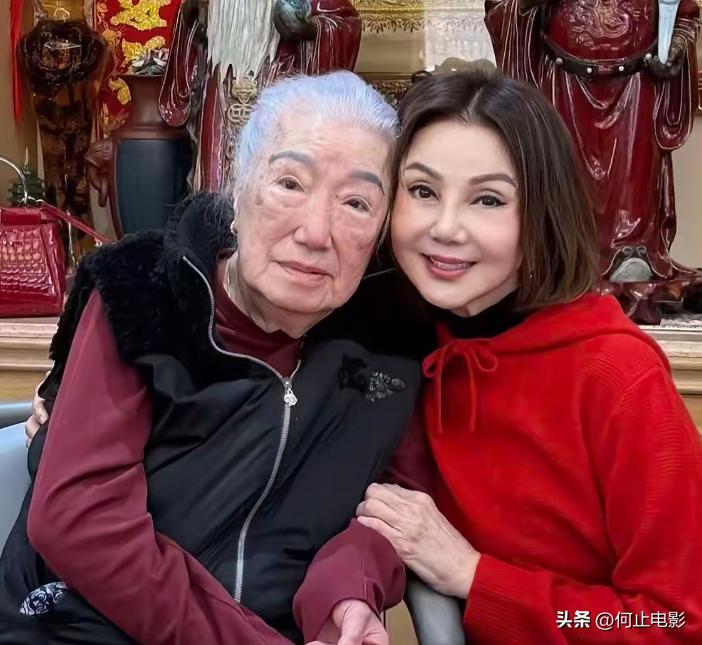 她是击败正房的小妾,将百亿资产收入囊中,年过百岁仍独揽大权_她是击败正房的小妾,将百亿资产收入囊中,年过百岁仍独揽大权_