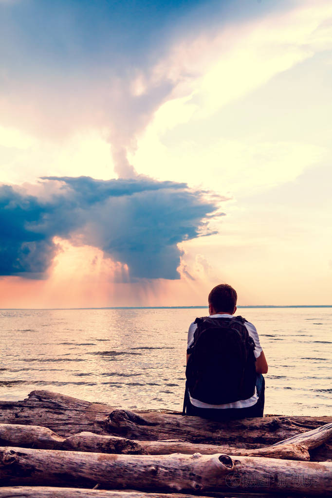 我曾经屈从心中的恶魔犯了错，不希望你也在乌云中始终无法走出_我曾经屈从心中的恶魔犯了错，不希望你也在乌云中始终无法走出_