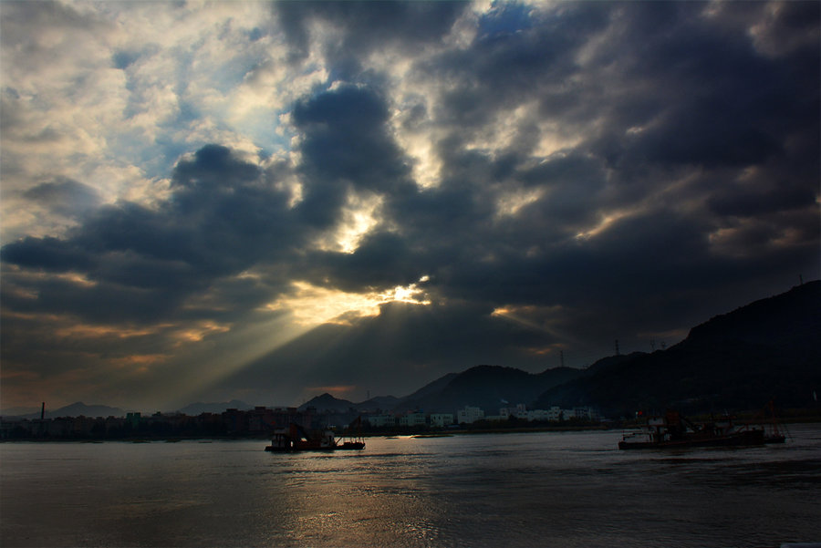 我曾经屈从心中的恶魔犯了错，不希望你也在乌云中始终无法走出_我曾经屈从心中的恶魔犯了错，不希望你也在乌云中始终无法走出_