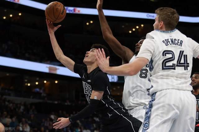 不想赢球！最后3分钟0-13白送胜利！鱼腩五首发在场上全输分_不想赢球！最后3分钟0-13白送胜利！鱼腩五首发在场上全输分_