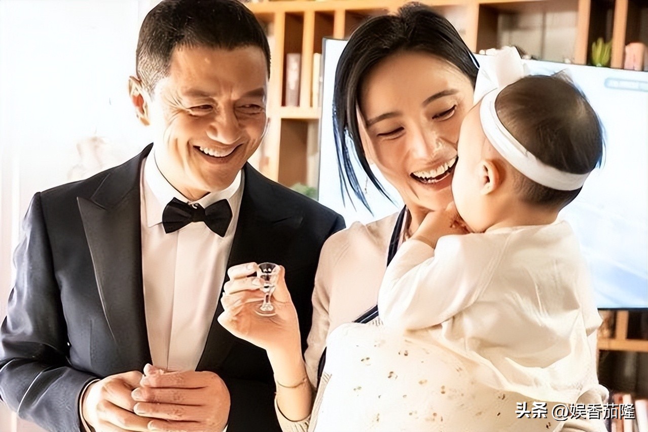 李亚鹏女儿喜欢谁_李亚鹏女儿有牙吗_