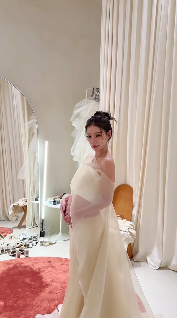 马怀孕图片_张杰晒谢娜孕肚照片_