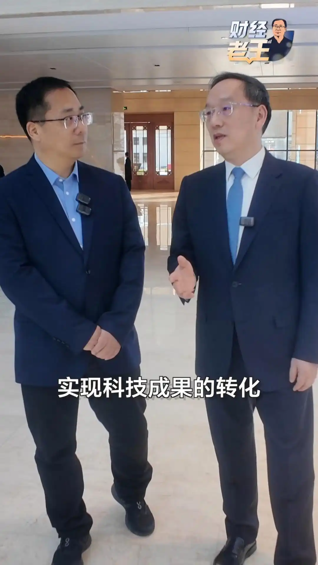 工信部部长李乐成：装光刻胶的玻璃瓶已在产线上试用，反应很好__工信部部长李乐成：装光刻胶的玻璃瓶已在产线上试用，反应很好