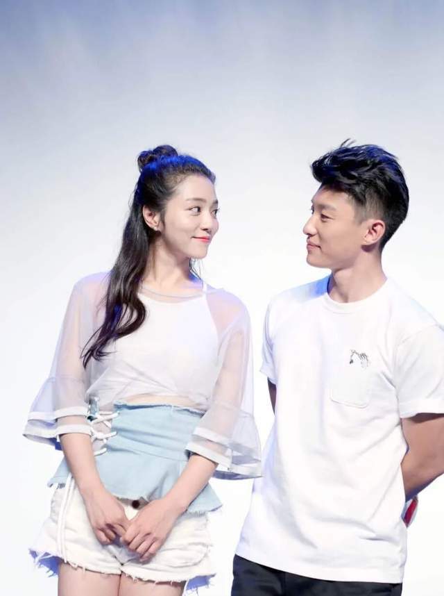 _相爱15年，终于等到老公全网爆红了，她是真值得！_相爱15年，终于等到老公全网爆红了，她是真值得！