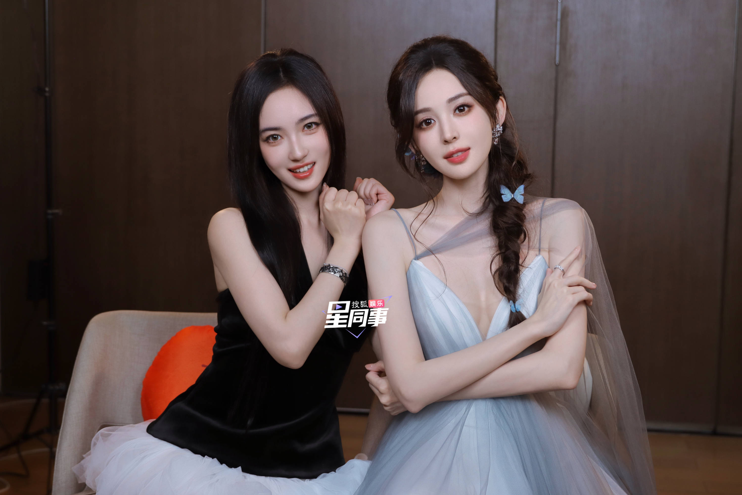 娜扎赵嘉敏爆笑模仿侯明昊抽象表情包 互夸对方角色是颜值天花板__娜扎赵嘉敏爆笑模仿侯明昊抽象表情包 互夸对方角色是颜值天花板