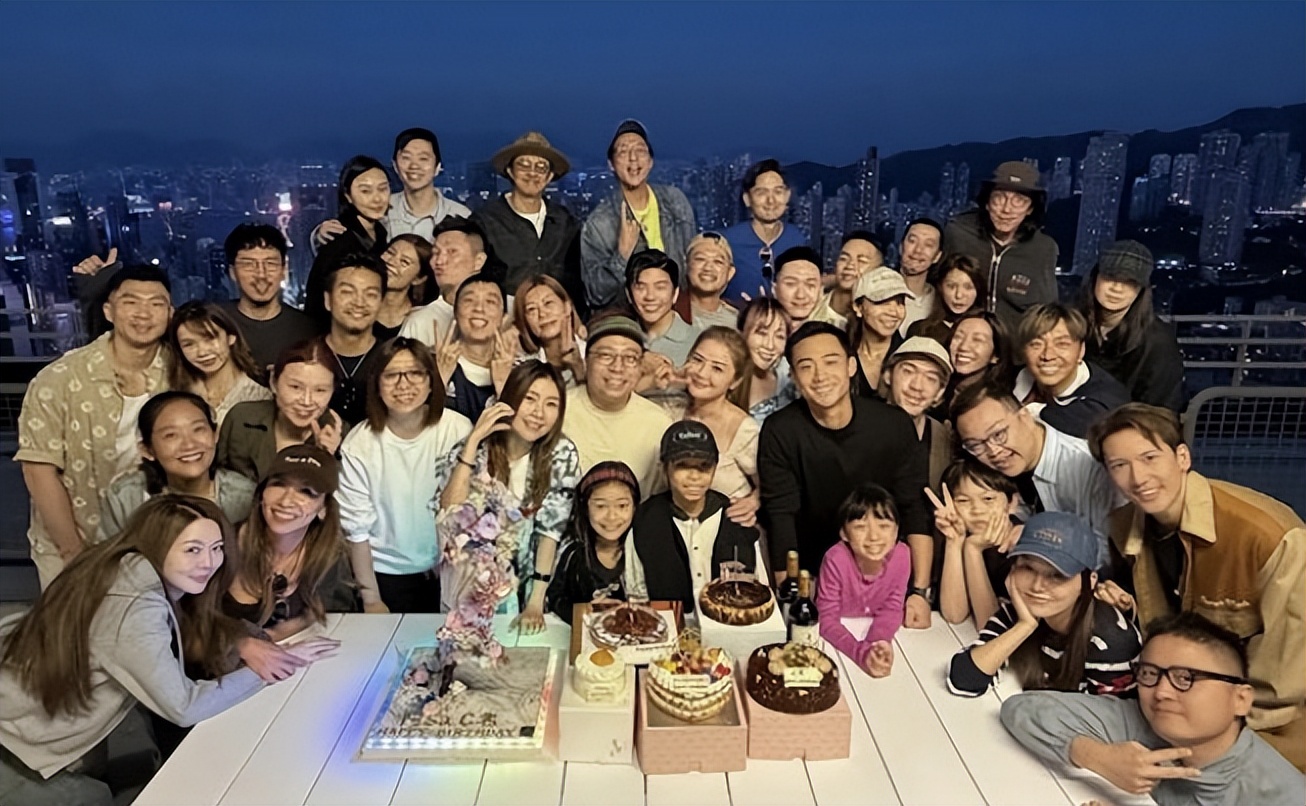 _43岁阿Sa官宣新恋情，男方是健身教练比她小9岁，多张恩爱照曝光_43岁阿Sa官宣新恋情，男方是健身教练比她小9岁，多张恩爱照曝光