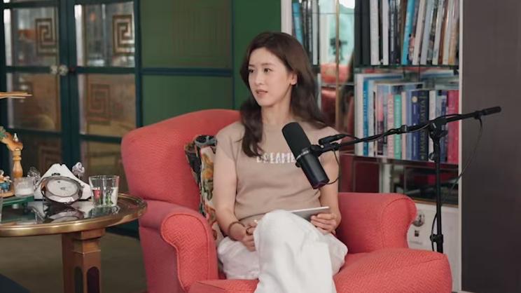 章泽天首谈育儿经验：完全不给8岁女儿看手机，禁止使用社交媒体__章泽天首谈育儿经验：完全不给8岁女儿看手机，禁止使用社交媒体