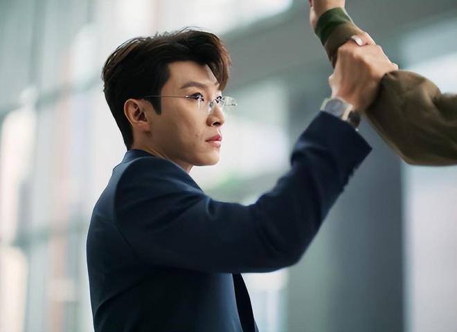 男配别选太惊艳！《轧戏》代旭一出场，陈星旭直接白演了__男配别选太惊艳！《轧戏》代旭一出场，陈星旭直接白演了