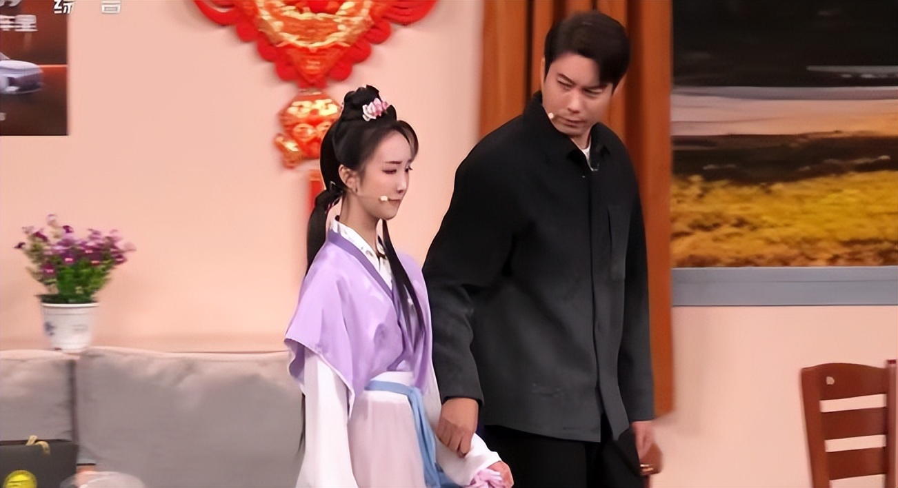 春晚小品讽刺__春晚小品被骂