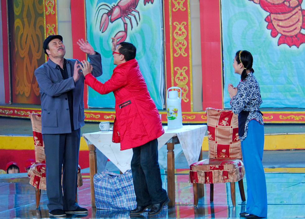 春晚小品讽刺__春晚小品被骂