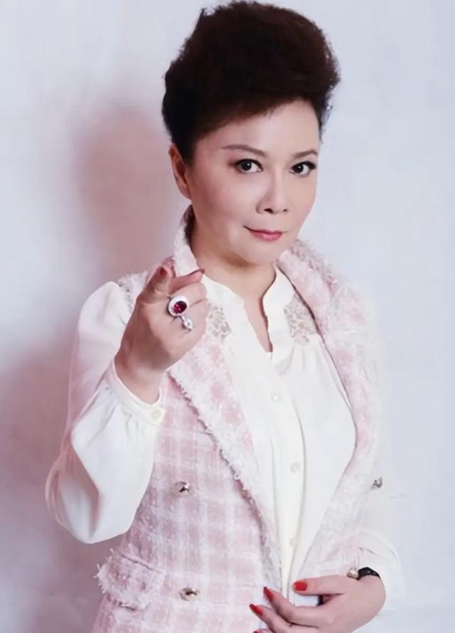 春晚小品讽刺_春晚小品被骂_