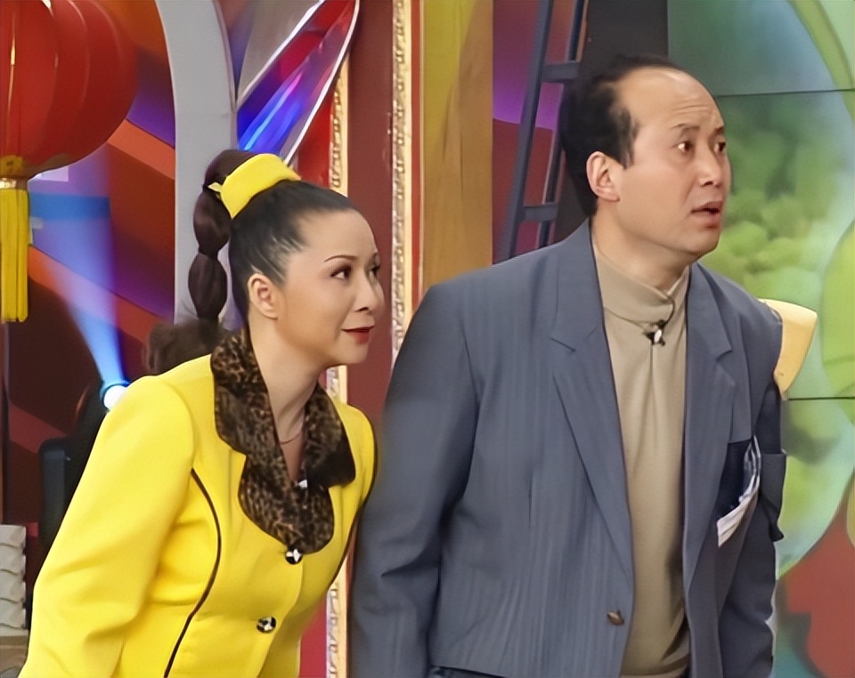 春晚小品讽刺_春晚小品被骂_