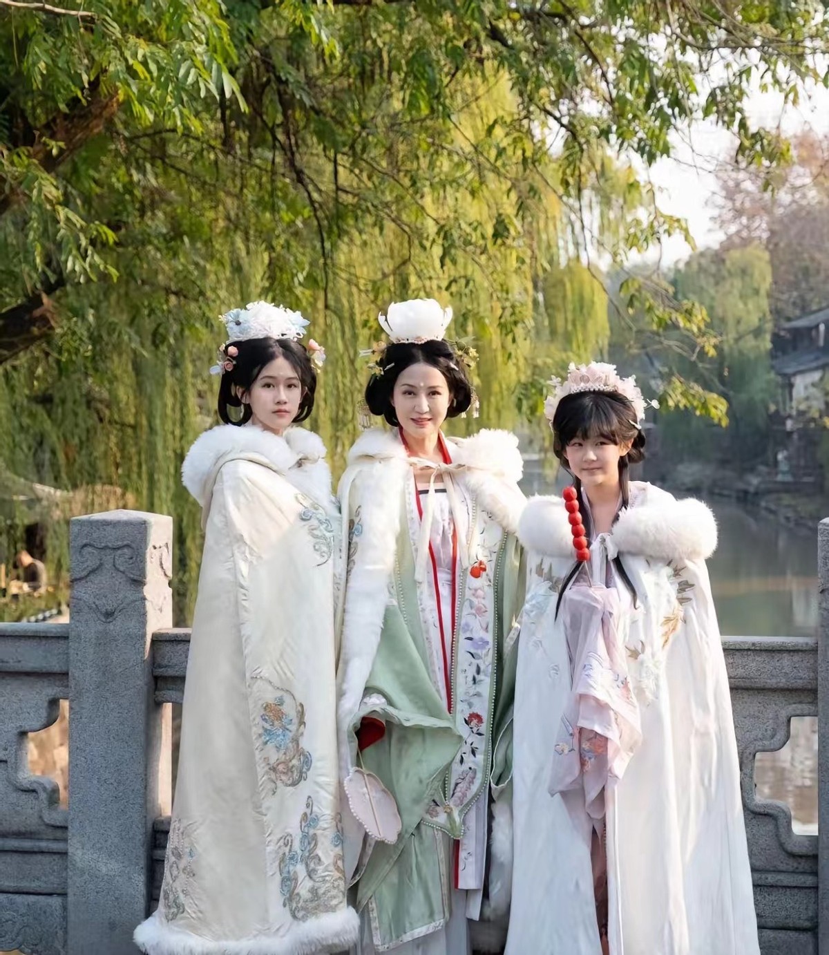 长得像陆毅的人_像陆毅的男生照片_