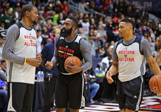 梦回巅峰！昔日雷霆三少同天爆发，同砍25+带领球队赢下比赛__梦回巅峰！昔日雷霆三少同天爆发，同砍25+带领球队赢下比赛