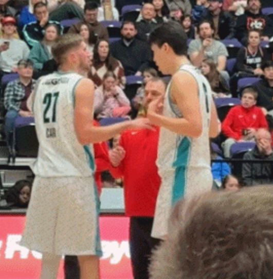 G联赛：杨瀚森14+17+2+2帽创篮板新高 率混音大胜双杀蓝队__G联赛：杨瀚森14+17+2+2帽创篮板新高 率混音大胜双杀蓝队